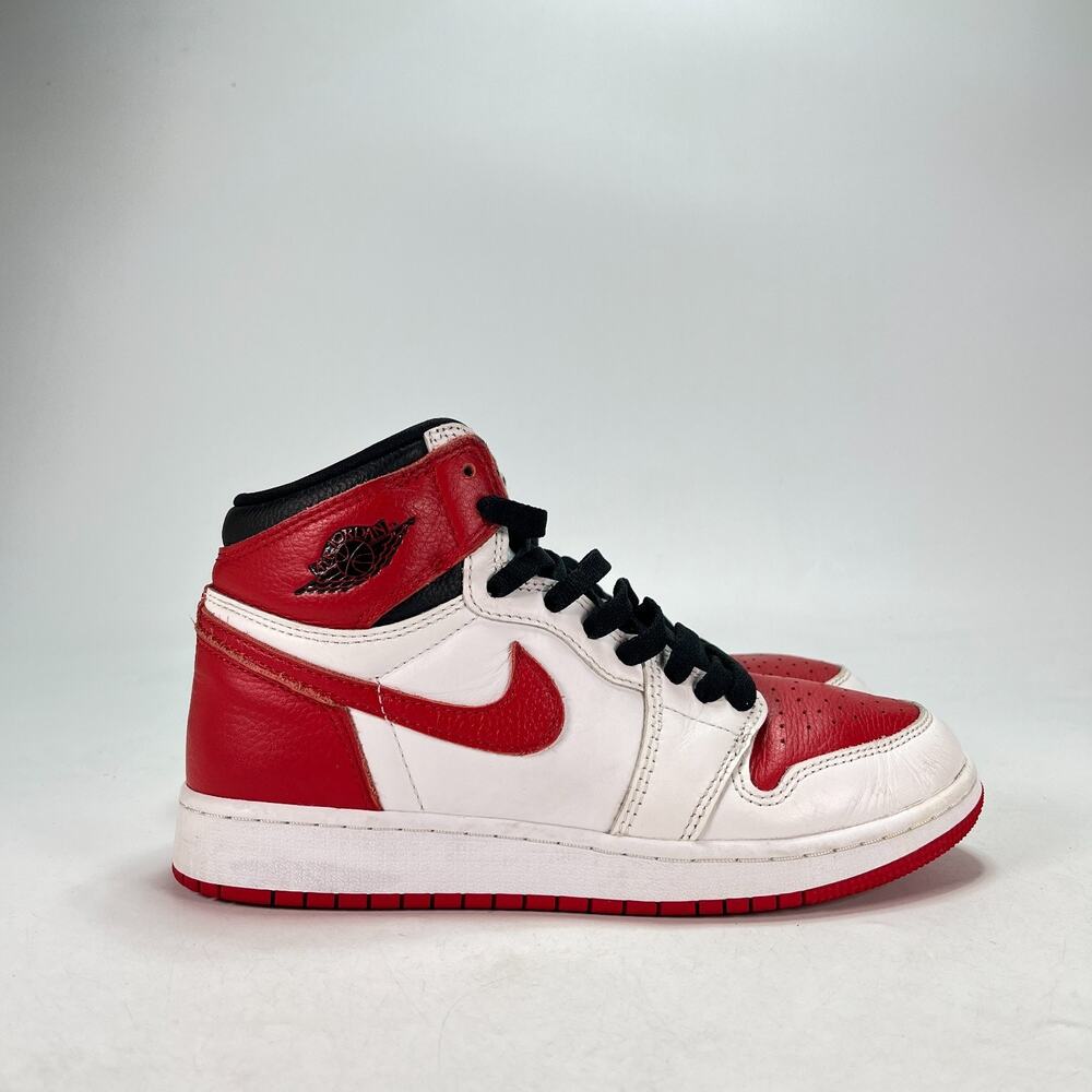 Nike Air Jordan 1 Retro High OG Chicago White Black Red 575441-101 Youth Sz 5.5Y